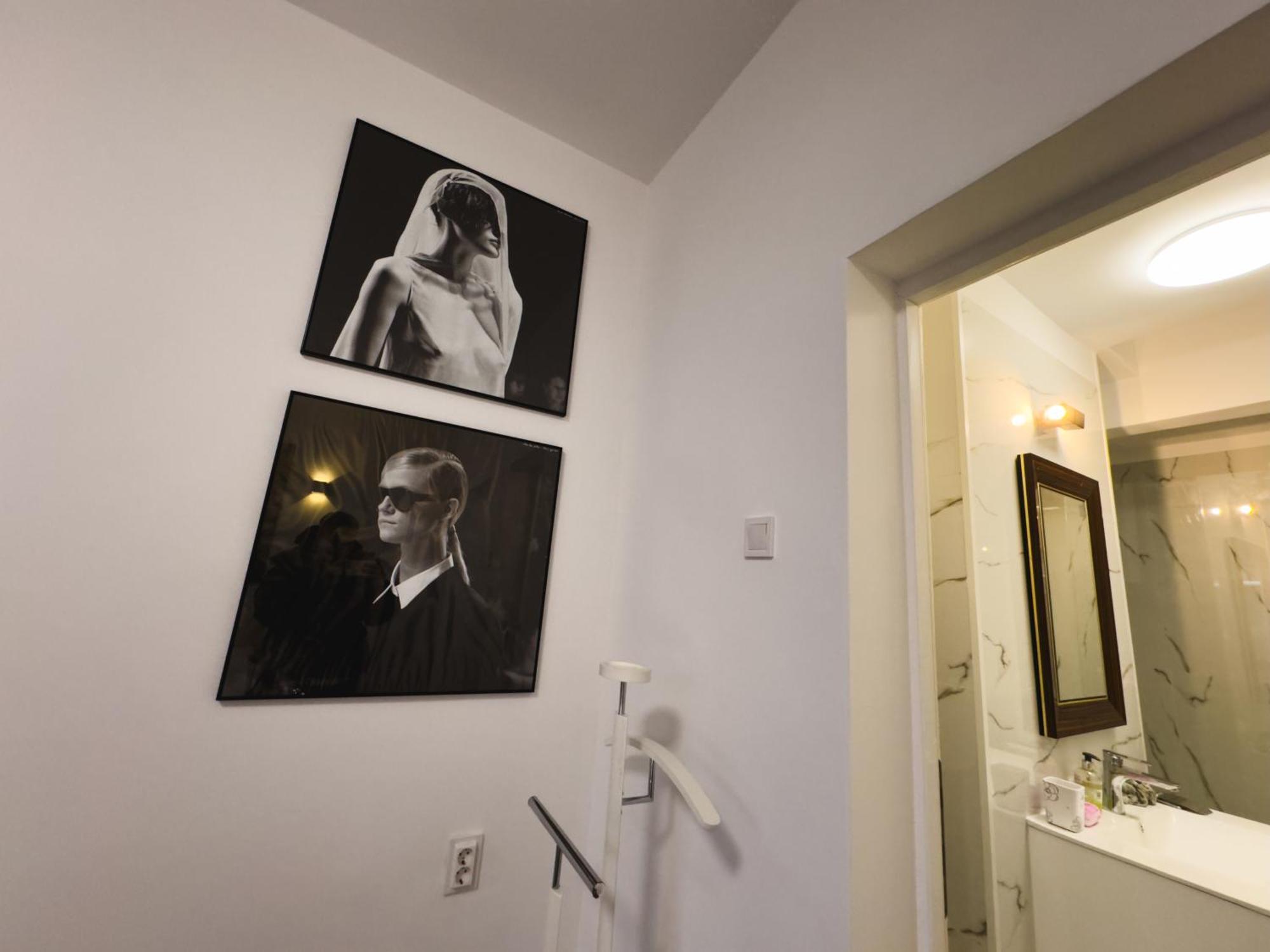 Loving Downtown Studio By Chr Luxury Property บูคาเรสต์ ภายนอก รูปภาพ