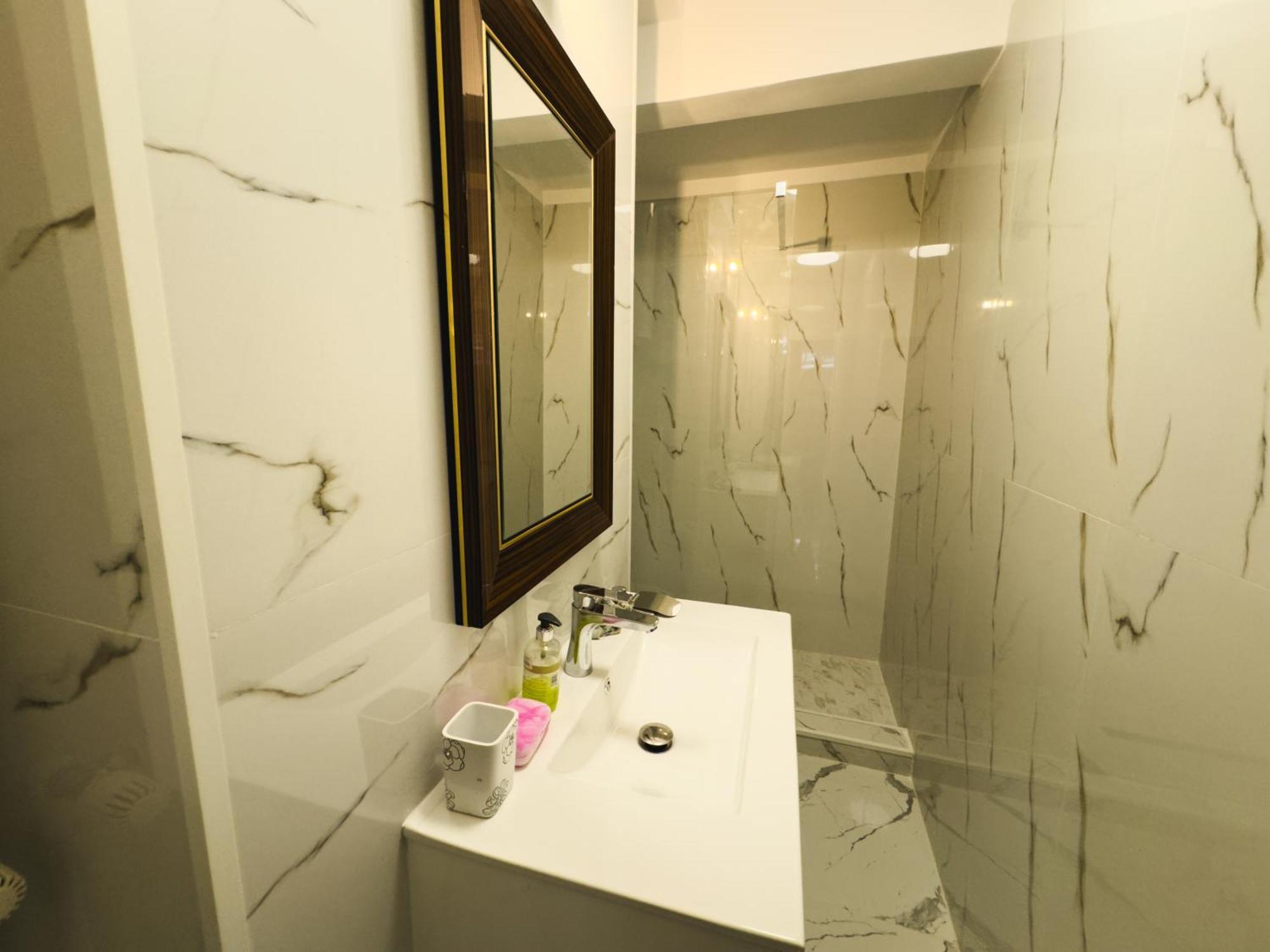 Loving Downtown Studio By Chr Luxury Property บูคาเรสต์ ภายนอก รูปภาพ